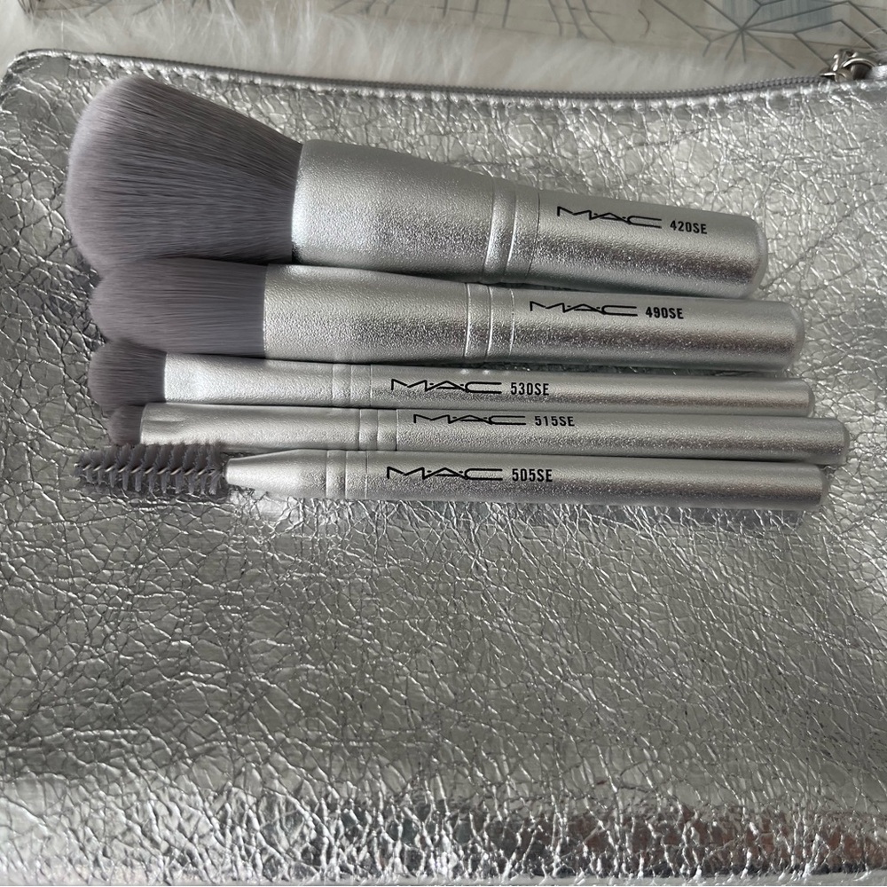 MAC Silver Makeup Brush Set